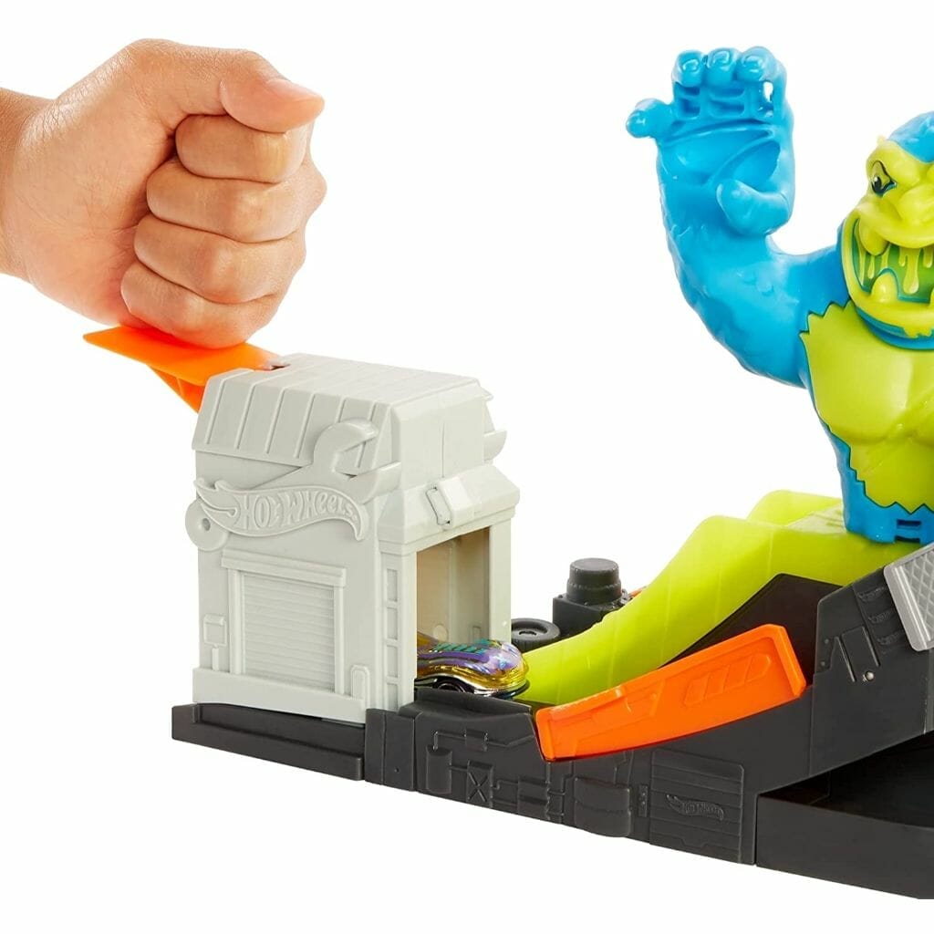 hot wheels toxic ape attack playset